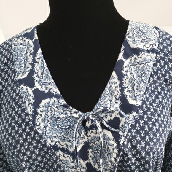 Knox Rose Blue Geometric Faux Wrap Wide Bell Sleeve Tie Front Top Medium - Picture 7 of 12